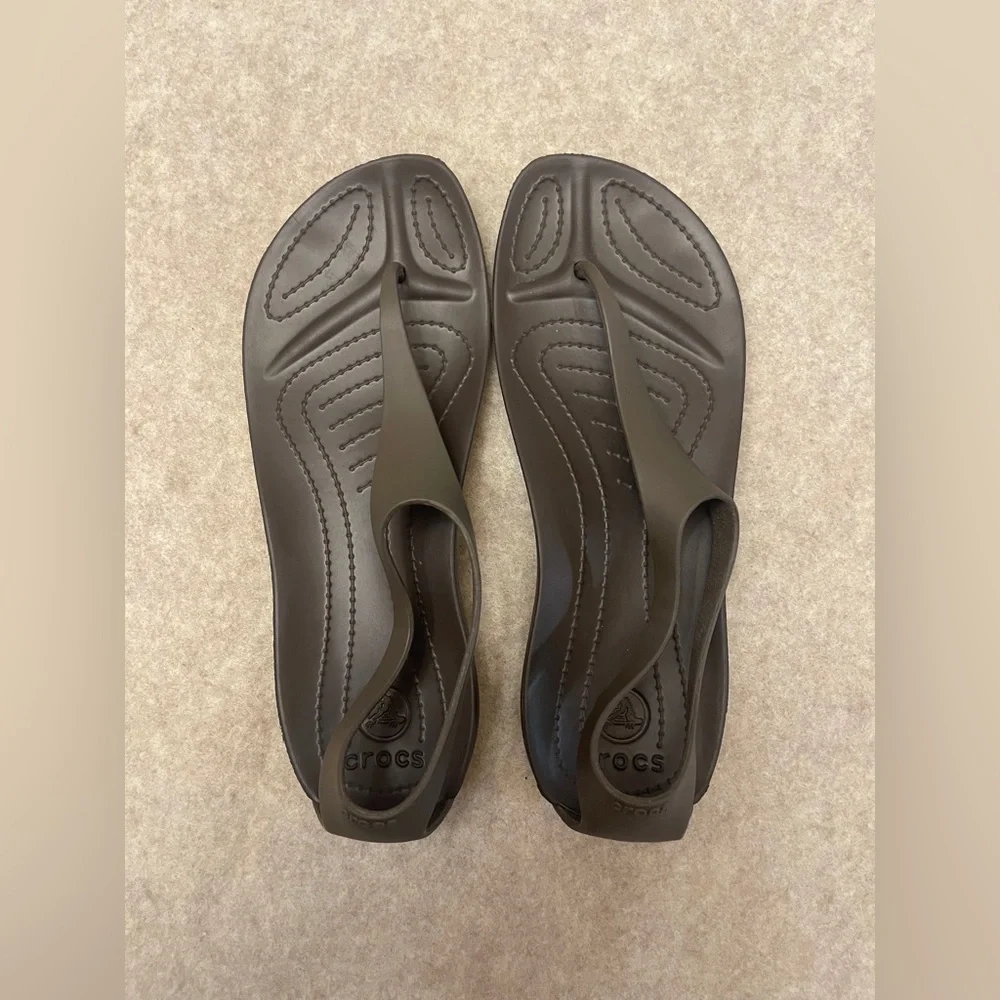 CROCS Serena Sexi Brown Thong Flat Comfort Sandals Women’s size 9